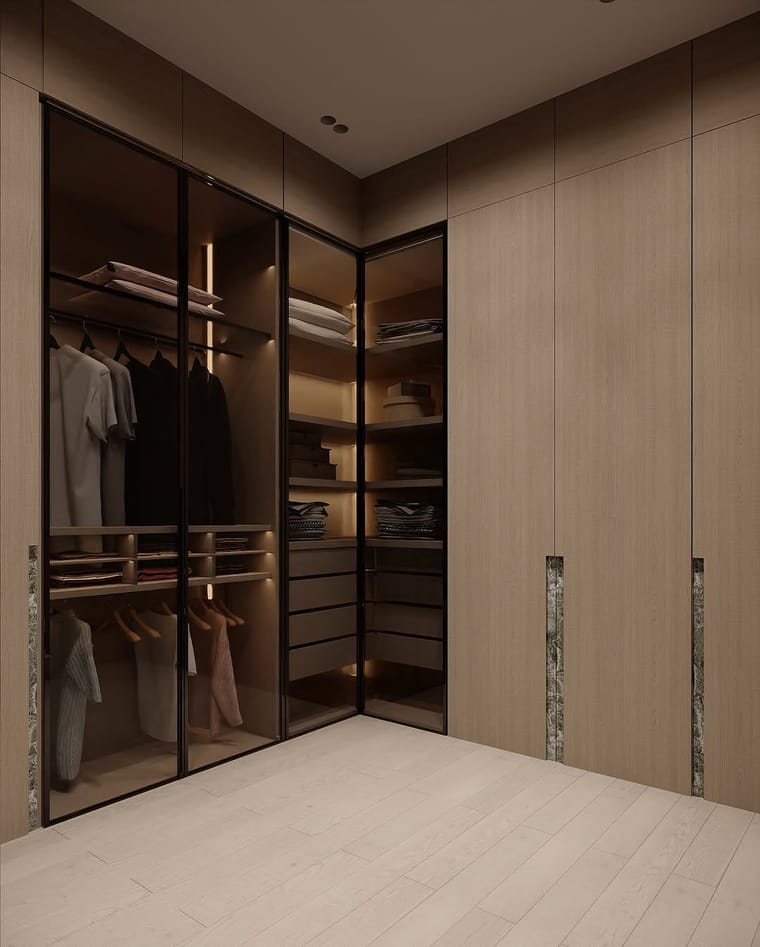 غرفة ملابس — تصميم رقم ٥: خزائن وأدراج وإضاءة داخلية